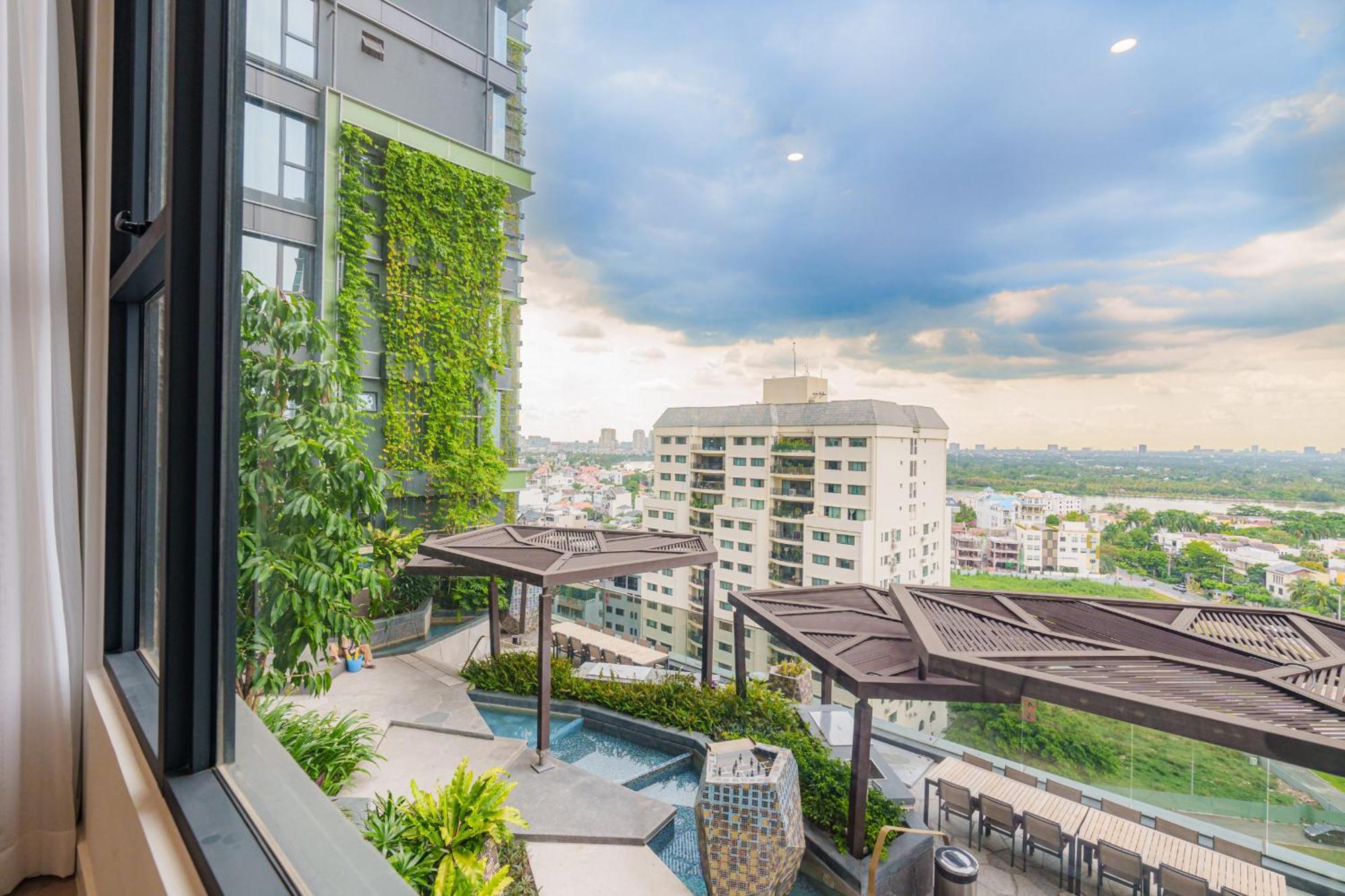 2 Bedroom River View Lumiere Riverside